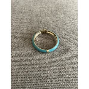 Turquoise enamel and gold-tone hinged bangle bracelet.